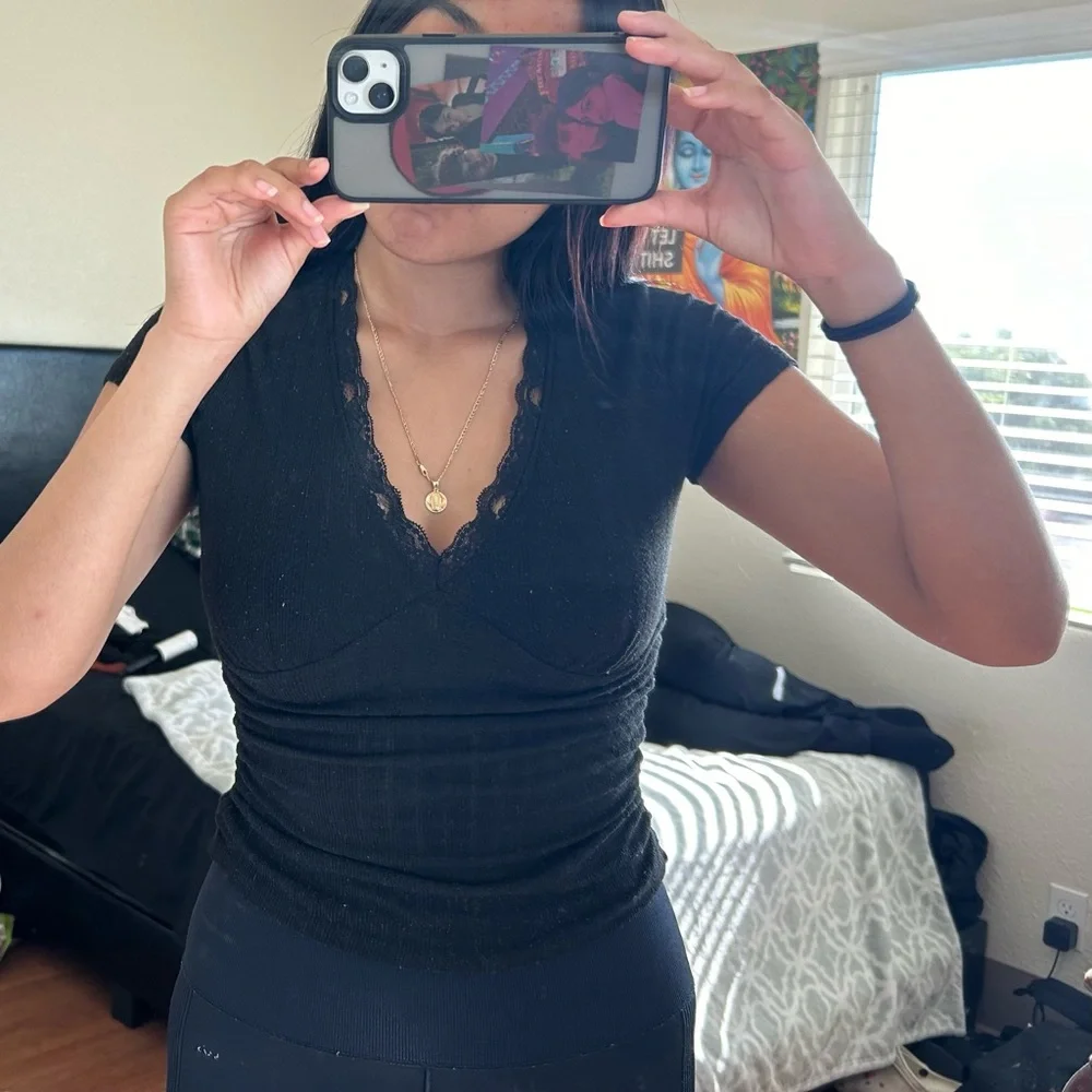 black top with lace neckline - Picture 4 of 4